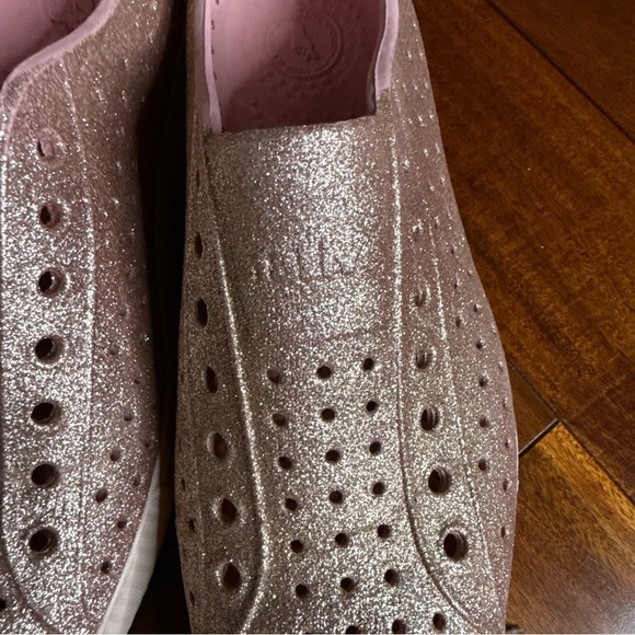 Native Silver gold Sandals with Perforated Design - Picture 6 of 13